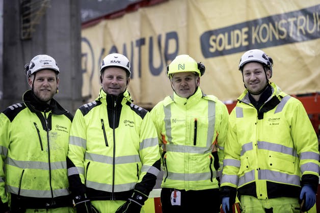 Fornøyd entreprenør og byggherre: F.v.: Joar Sæbo Øksnes (Contur), Gylve Fiskum (Contur), Idar Lillebo (Nye Veier) og Axel Strand (Contur)